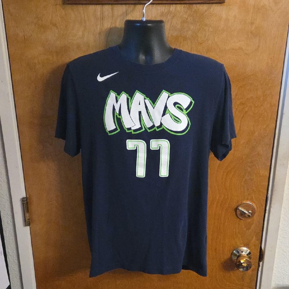 Luka Doncic Dallas Mavericks Nike City Edition Name T-Shirt Men's 2019/20 NBA 77